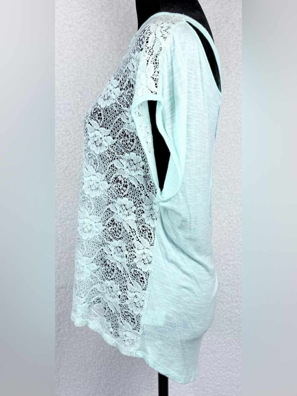 CHLOE K • Minty Blue Floral Lace Open-Back Short Sleeve Blouse Top, L - Picture 4 of 11
